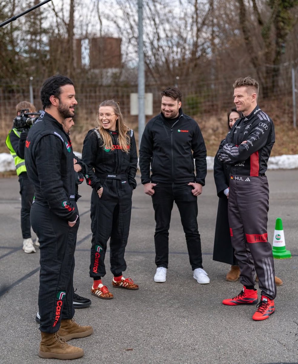 BrasilArduc's tweet photo. 📸| Barış Arduç durante uma corrida da Castrol em Zurique com o vencedor da fórmula 1. 

• #BarışArduç • https://t.co/gWcOYl94hf