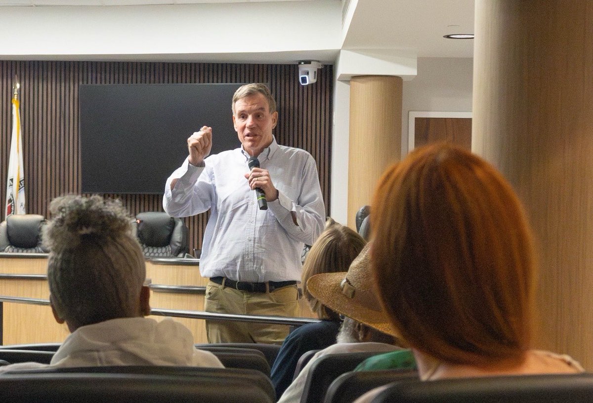 MarkWarnerVA's tweet photo. Kicked off a busy Saturday with Stafford Democrats @stafford_dems at their monthly meeting. Stafford County understands the critical work we have ahead of us to win in November, and it was great to see all that they’re already doing. https://t.co/PTygsc1nBW