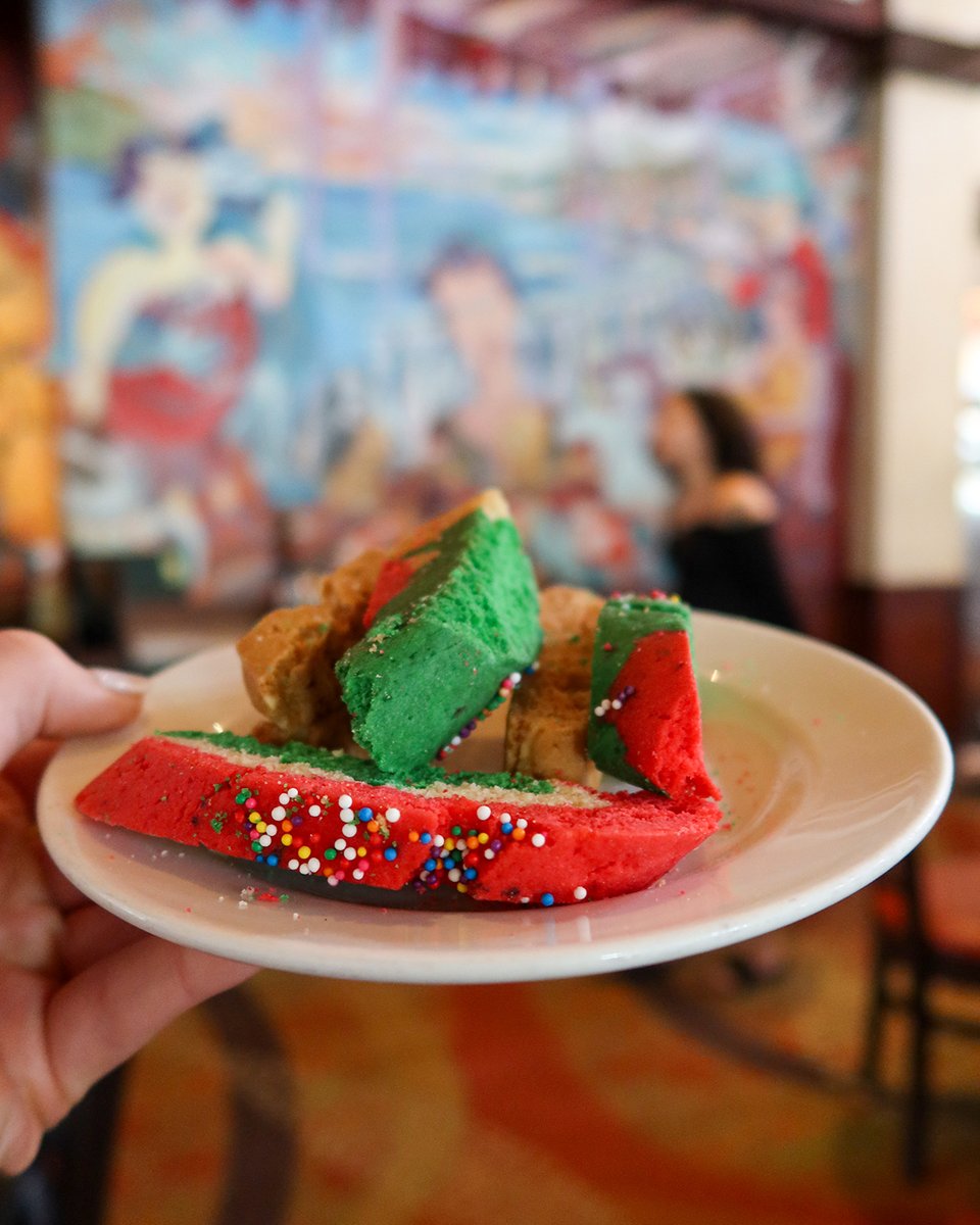 GrottoItalian's tweet photo. A little-known Grotto tradition: just when you think the meal is over, these sweet Italian treats arrive at the table. 🇮🇹❤️

Consider it our way of saying grazie for dining with us. https://t.co/J32esZAqR9