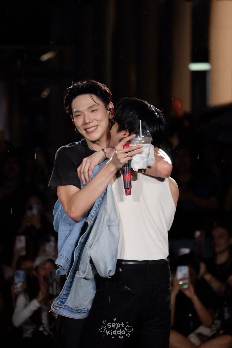 septk1ddo's tweet photo. คสพอู๋โรดทำให้นี่พูดประโยคนี้บ่อยม้ากอ่ะ ‘เป็นกูกูก็ชอบ’ น้องโรดคือสวยน่ารักมาก ๆๆ ตามซัพพอร์ตแฟนสุดสุด best supporter no.1 ของกันและกันตลอดไปจริง ๆ อ่ะ นางฟ้ากลางสายฝนม้ากกกคนสวย อิจฉาเฮีย 🥺🥺

DAOU CHACHA BUSKING
#BUSKINGช้าช้าไปกับต้าห์อู๋ https://t.co/V3dP9bto0q