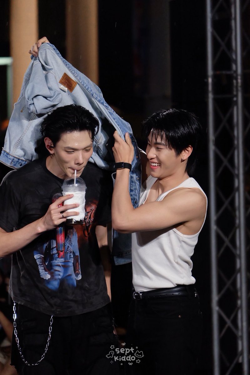 septk1ddo's tweet photo. คสพอู๋โรดทำให้นี่พูดประโยคนี้บ่อยม้ากอ่ะ ‘เป็นกูกูก็ชอบ’ น้องโรดคือสวยน่ารักมาก ๆๆ ตามซัพพอร์ตแฟนสุดสุด best supporter no.1 ของกันและกันตลอดไปจริง ๆ อ่ะ นางฟ้ากลางสายฝนม้ากกกคนสวย อิจฉาเฮีย 🥺🥺

DAOU CHACHA BUSKING
#BUSKINGช้าช้าไปกับต้าห์อู๋ https://t.co/V3dP9bto0q
