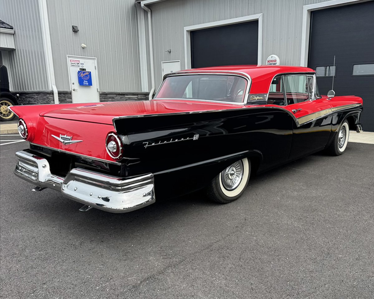 Barrett_Jackson's tweet photo. Watch the roof disappear. This 1957 @Ford #Fairlane 500 Skyliner retractable hardtop (Lot 641) is powered by a matching-numbers 312ci V-8 engine mated to a three-speed automatic transmission. Consign your vehicle for the 2026 Columbus Auction.
Learn more: https://t.co/DmhL1IVL1Y https://t.co/eBlQVYYLlY