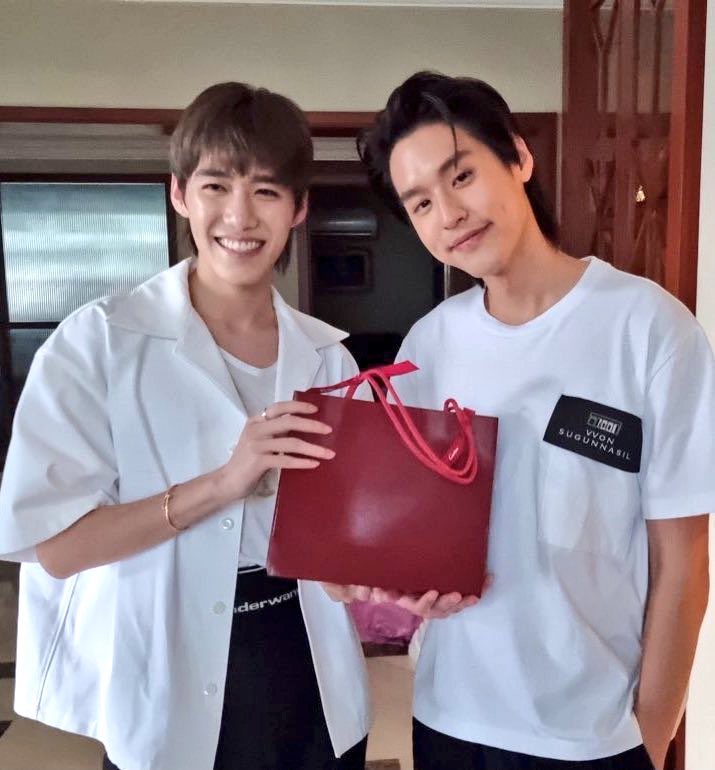 เพนกวินคลั่งรัก ◡̈ tweet media