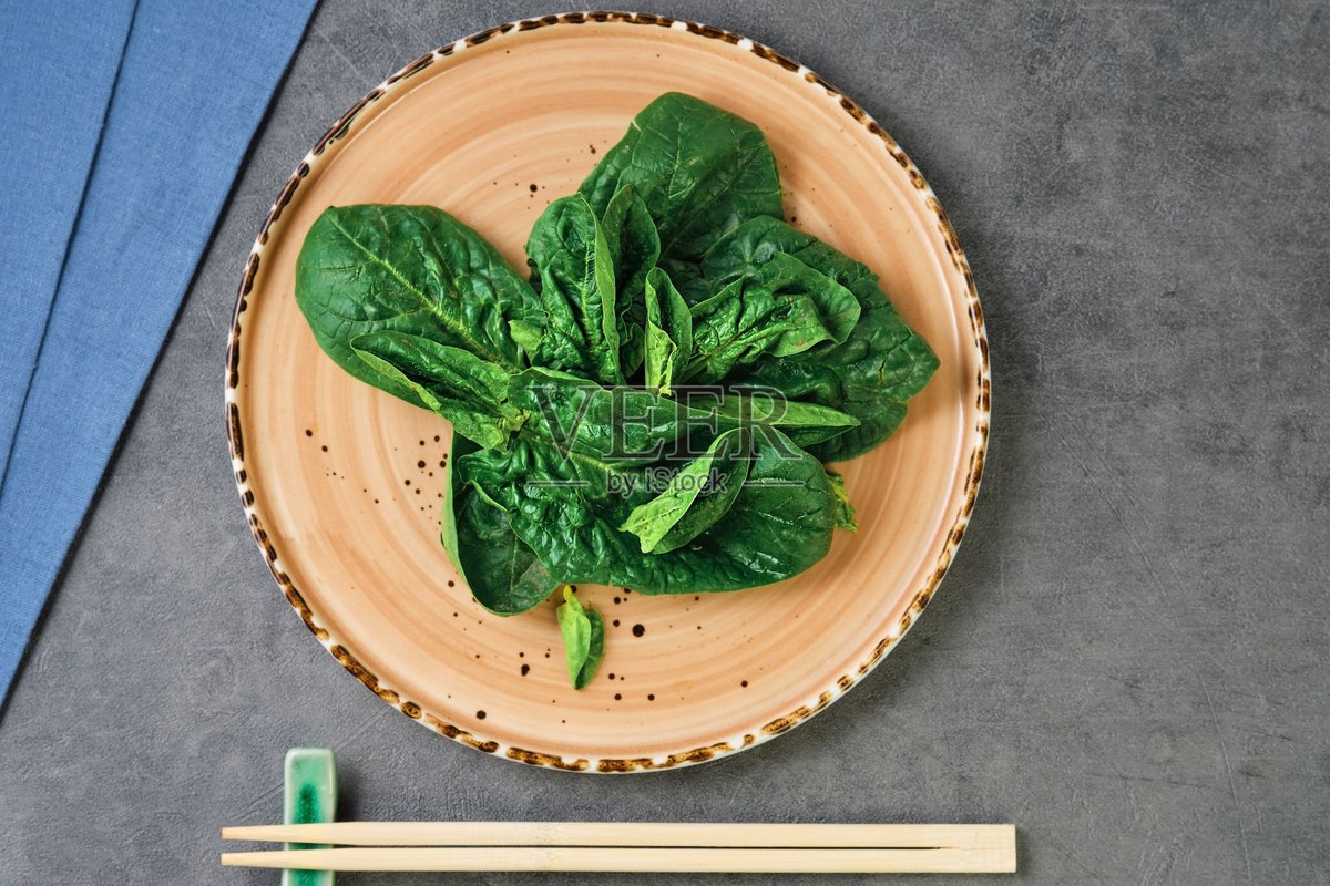 NurseStudentAsh's tweet photo. Just tried the new organic baby spinach from local farms—crunchy, sweet, and no bitter aftertaste! Perfect for salads or smoothies. A solid 9/10 for fresh, local produce. #FreshFood #GroceryFind， https://t.co/HlcoigTlbN