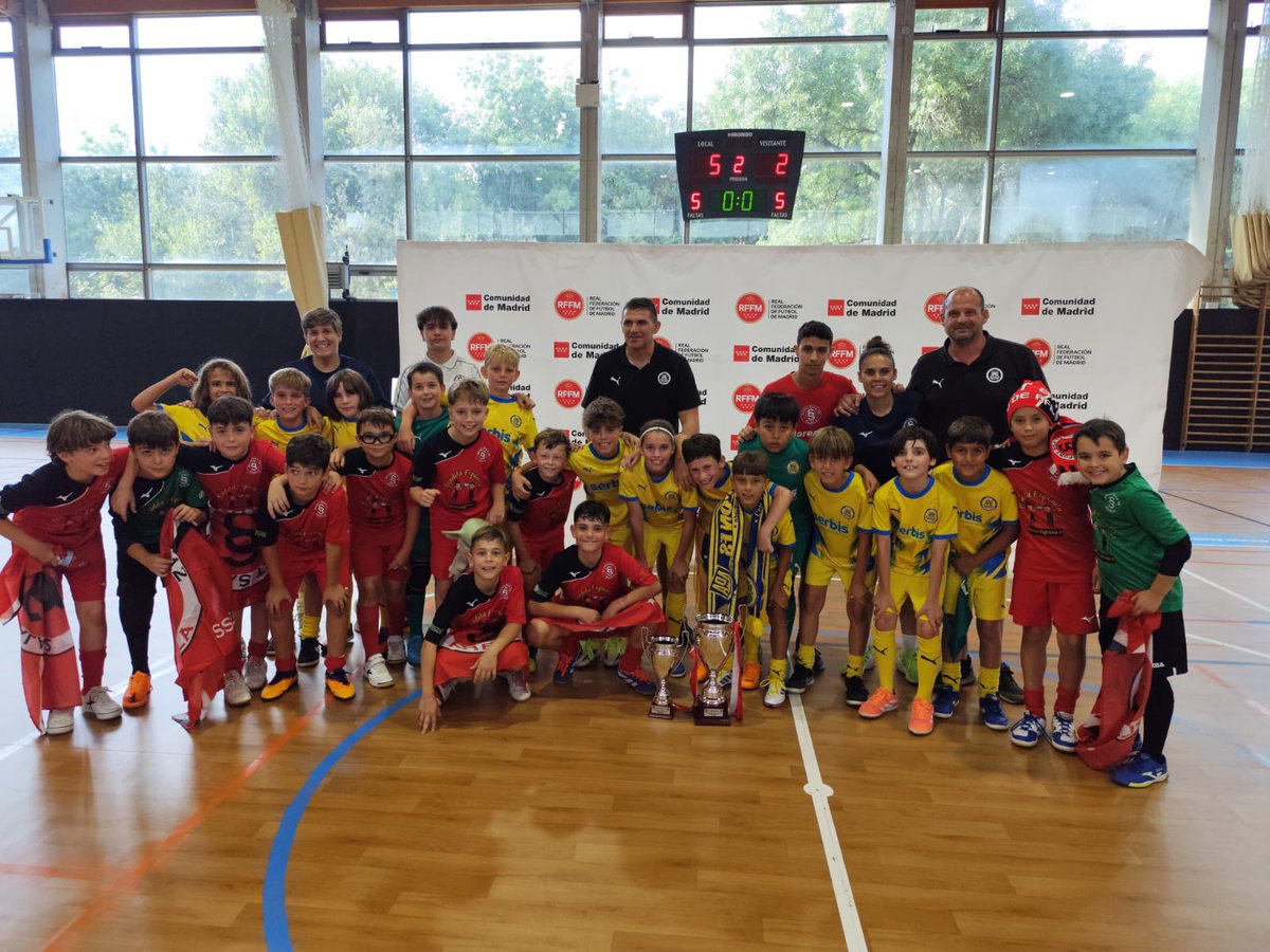 RFFM_FutbolSala's tweet photo. 🏆COPA RFFM BENJAMÍN 🏆

🔝 @ADAlcorconFS se proclama CAMPEÓN de la Copa.

👏🏻 @sport_sala_12  SUBCAMPEÓN de la Copa. https://t.co/hpvmv1dqjq