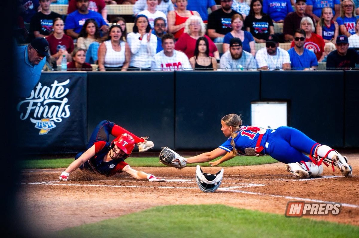 AveryLong21100's tweet photo. We had a lot of great plays last night in the State Championship. A clutch hit by my teammate Bre Harris scored me from second. Here’s my slide from the play.
.@timadmiral25 
.@Huntington_SB 
.@TUCoachGrace 
.@TUSBCoachMatt 
.@TaylorUSoftball 
.@IndWesSoftball 
.@Softball_GU_ 
.@Breharris06 
.@betyree 
.@TNUsoftball 
.@CoachHerlihyONU
