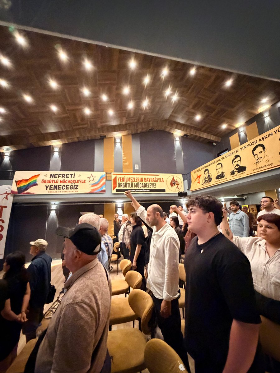 TSPmerkez's tweet photo. Türkiye Sosyalist Partisi olarak devrim ve sosyalizm kavgasında ölümsüzleşenlerimizi anarak etkinliğimize başladık.

Demokrasi için devrim şiarıyla yürüyoruz!

Sen de omuz ver; devrimcilere katıl! 🔻

https://t.co/cDyTQ62Gm6 https://t.co/4VeWnZSKp6
