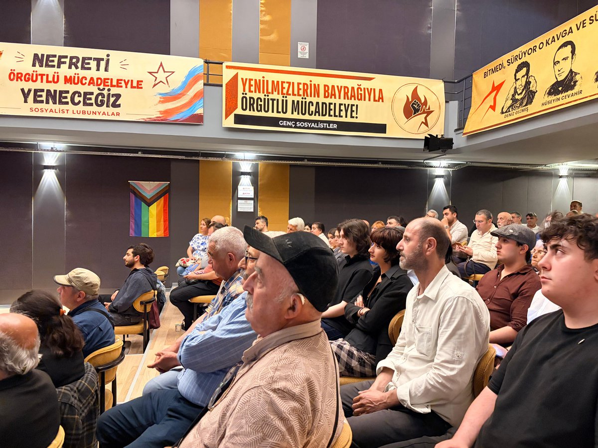 TSPmerkez's tweet photo. Türkiye Sosyalist Partisi olarak devrim ve sosyalizm kavgasında ölümsüzleşenlerimizi anarak etkinliğimize başladık.

Demokrasi için devrim şiarıyla yürüyoruz!

Sen de omuz ver; devrimcilere katıl! 🔻

https://t.co/cDyTQ62Gm6 https://t.co/4VeWnZSKp6