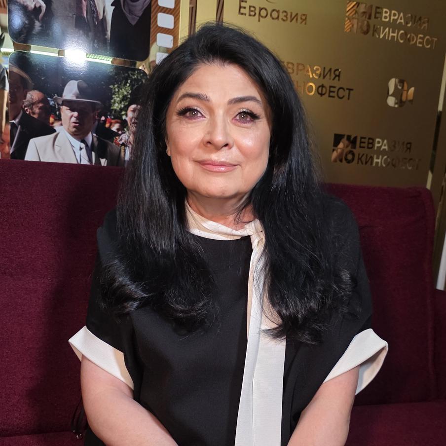 VickyRuffoWeb's tweet photo. [NOTA DE PRENSA] @victoriaruffo31 protagonista de Simplemente Maria: "Como un buen vino, mejoro con la edad".

 https://t.co/UWLQu2VlWu https://t.co/wTxFEFsGn4