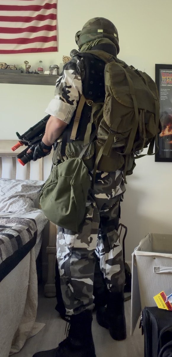 mrmr_zoomie's tweet photo. And here it is, my complete HECU cosplay.
Photos taken poorly in my room.
Maybe i'll get some better photos in the future but this is it, the full and complete kit.
#halflife #hecu https://t.co/Cc7jP3o4en