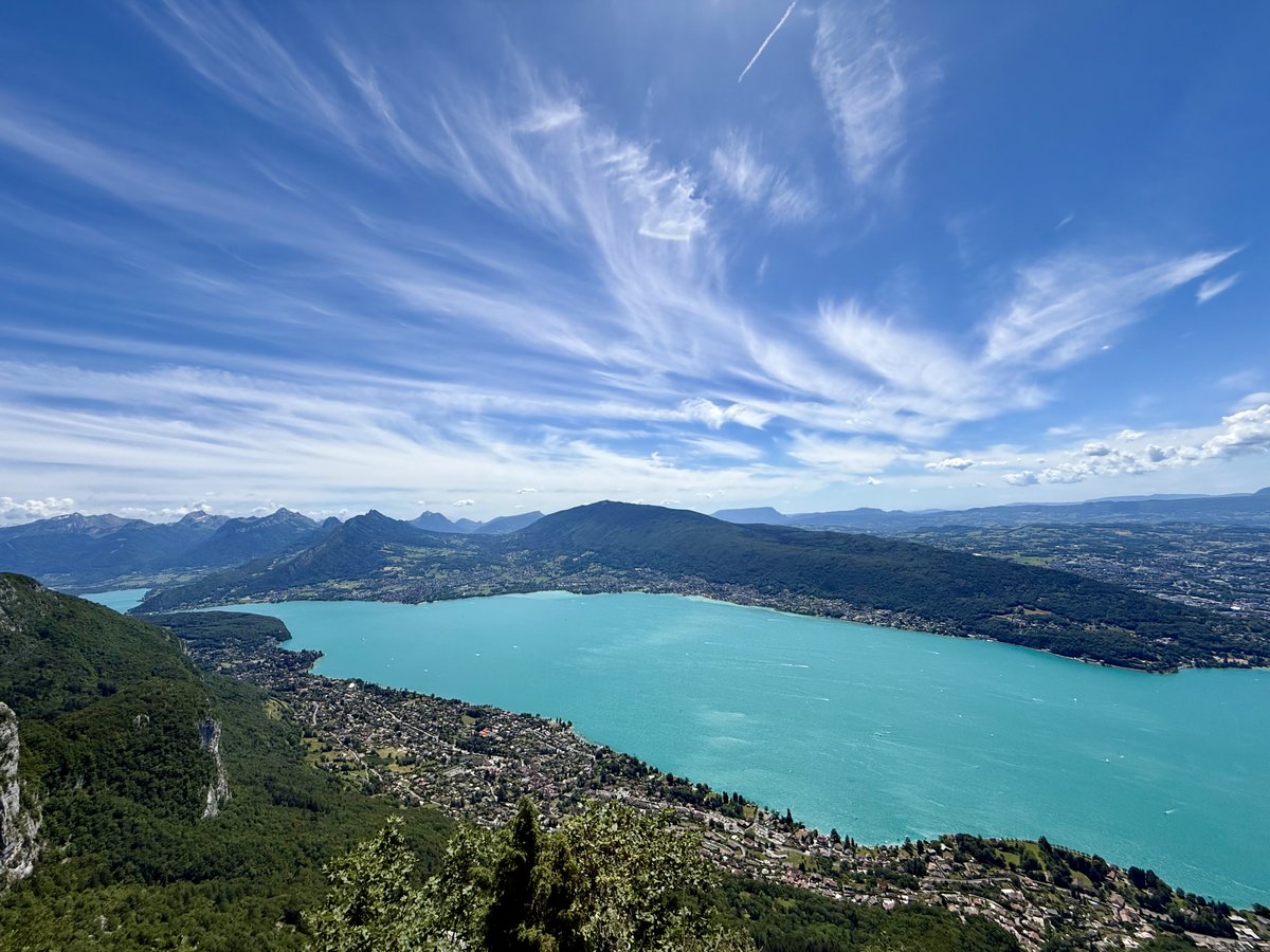 nihoncassandra's tweet photo. Atop Mt. Baron looking across to the Semnoz. Glorious to day to up.. https://t.co/xINIMuhzkY
