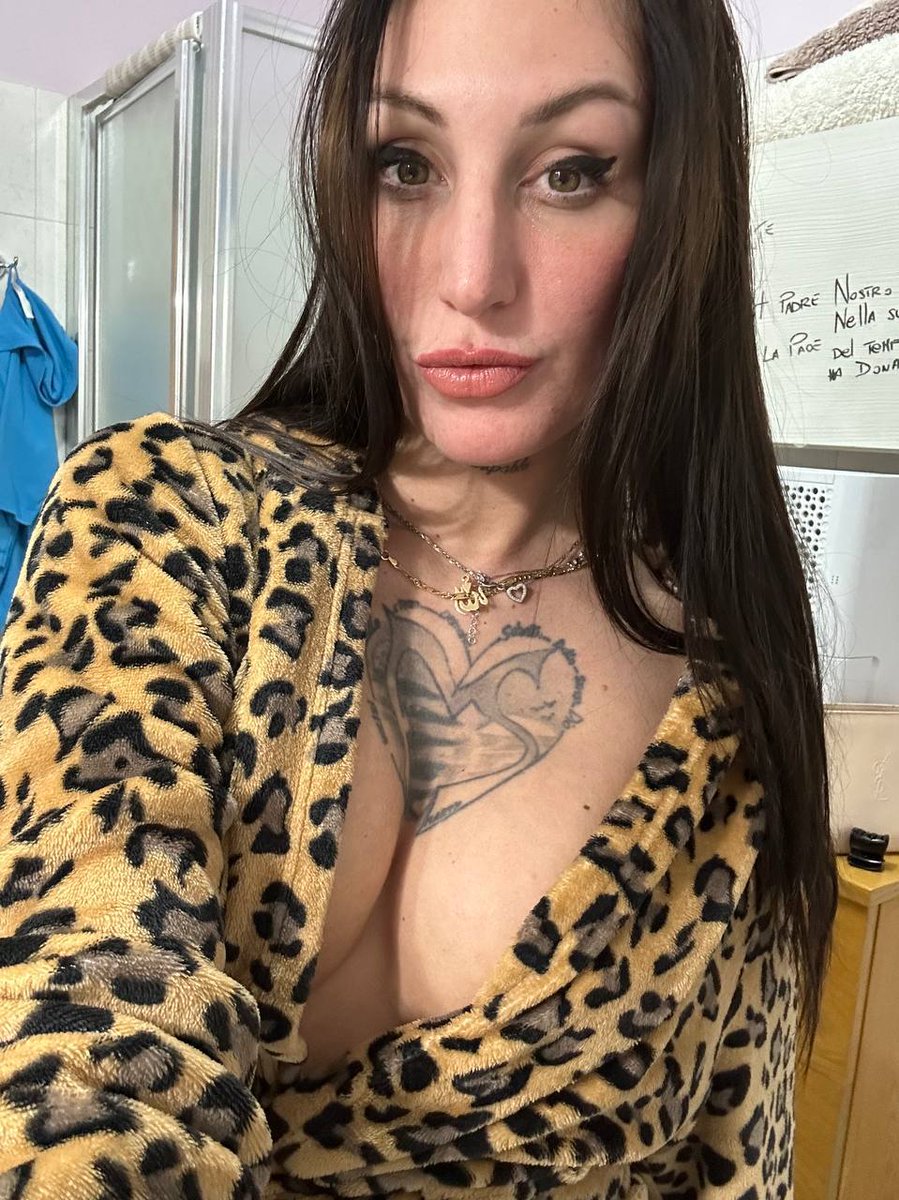 Emilyvizio's tweet photo. sono io brutta.. oppure gli uomini di oggi senza palle? https://t.co/ST1IeQ2SMT