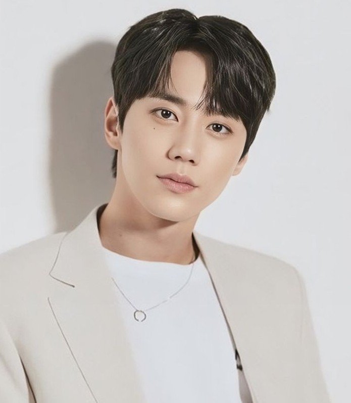 hallyuforums's tweet photo. #LeeJunYoung set to enlist in the military on July 21, announces the date through a handwritten letter shared on his Instagram account.

#HallyuForums #Hallyu https://t.co/PisYQb1cGI
