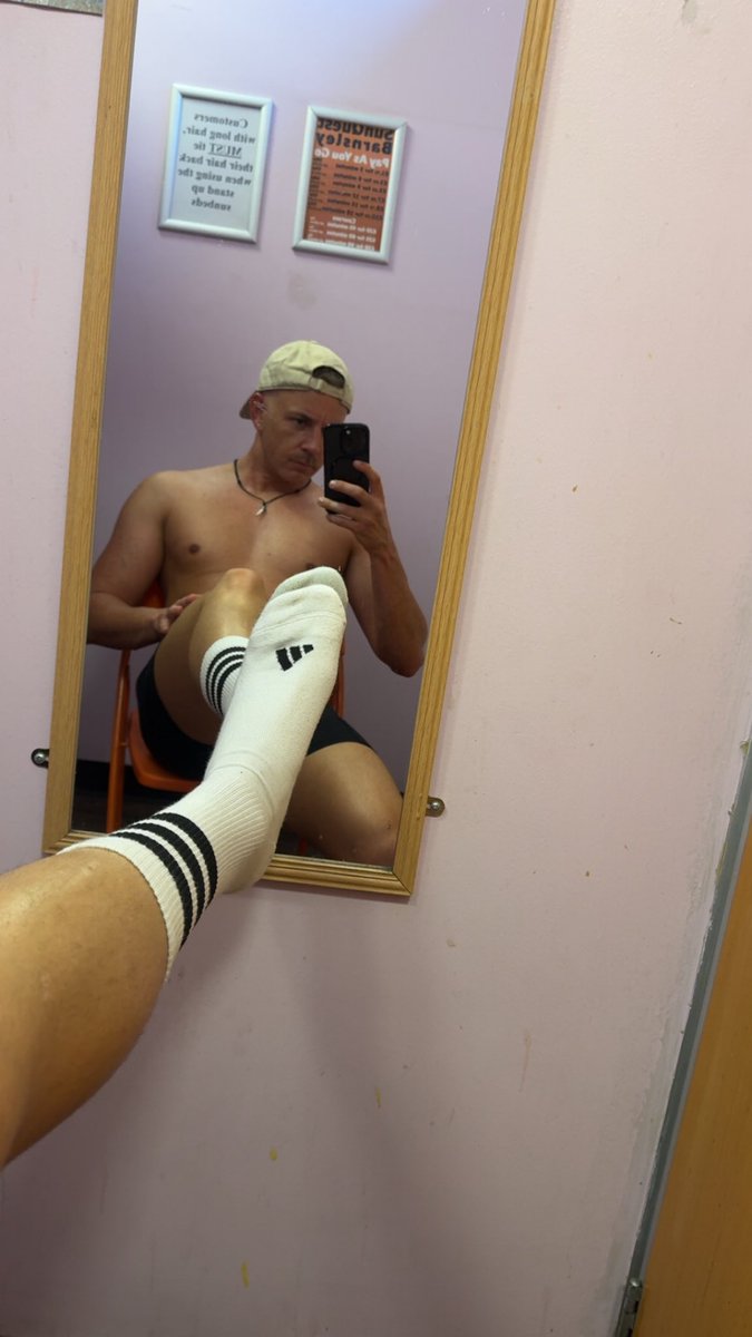 YorkshireLad_OF's tweet photo. Who wants some worn socks 🧦 https://t.co/saekSZsXWX