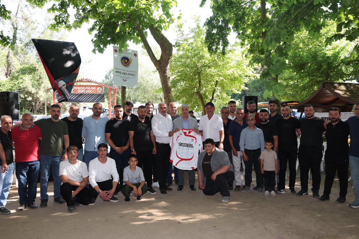 romeroglu41's tweet photo. Sivas Zara Yıkılgan Köyü Geleneksel Şenliği’ne katılarak hemşehrilerimizle bir araya gelmenin mutluluğunu yaşadık.

Birlik ve beraberliğin, kültürümüzün ve kardeşliğimizin en güzel şekilde yaşatıldığı bu anlamlı organizasyonda emeği geçen herkese teşekkür ediyorum.

Başta Dernek Başkanı Ahmet Hatip olmak üzere, yönetim kurulu üyelerini ve katkı sunan tüm gönüllülerimizi tebrik ediyor, çalışmalarında başarılar diliyorum.

Rabbim birlik ve beraberliğimizi daim eylesin.

#BuŞehirHepimizin