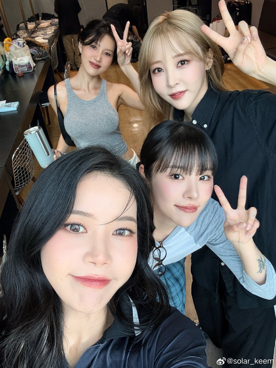 KimSolarBR's tweet photo. 📲 07.06.26 | #SOLAR via Weibo (solar_keem): 

"mamamoo❤️"

🔗 https://t.co/pE9Ajrfe6v 

#솔라 #MAMAMOO #마마무 @RBW_MAMAMOO https://t.co/WLmdLjoNiK
