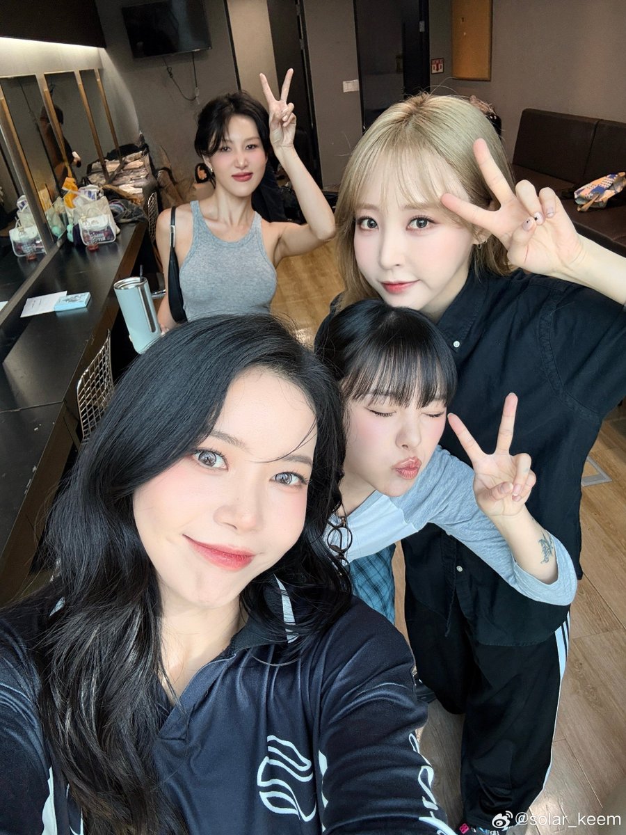 KimSolarBR's tweet photo. 📲 07.06.26 | #SOLAR via Weibo (solar_keem): 

"mamamoo❤️"

🔗 https://t.co/pE9Ajrfe6v 

#솔라 #MAMAMOO #마마무 @RBW_MAMAMOO https://t.co/WLmdLjoNiK