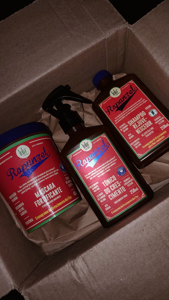 GATODEOFERTA's tweet photo. Comprei esse kit e não estava dando NADA pra ele, e simplesmente é MARAVILHOSO, meu cabelo reviveu https://t.co/cGQyISE7Y0
