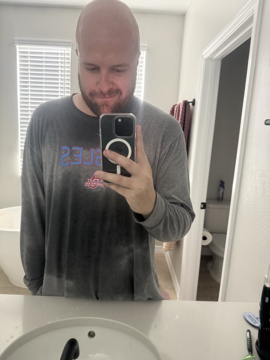 stevenhaderer's tweet photo. 4 months, 43 pounds. Starting to feel good about myself again 👍🏻 https://t.co/mFL4f5S7gV