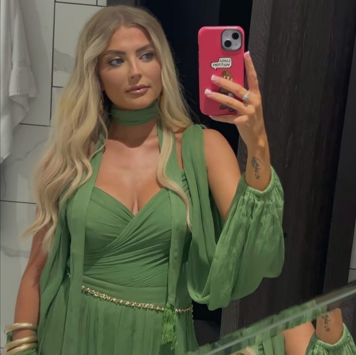 HotCelebsUKI's tweet photo. Lucy Fallon😍 https://t.co/TTIHwxnedR