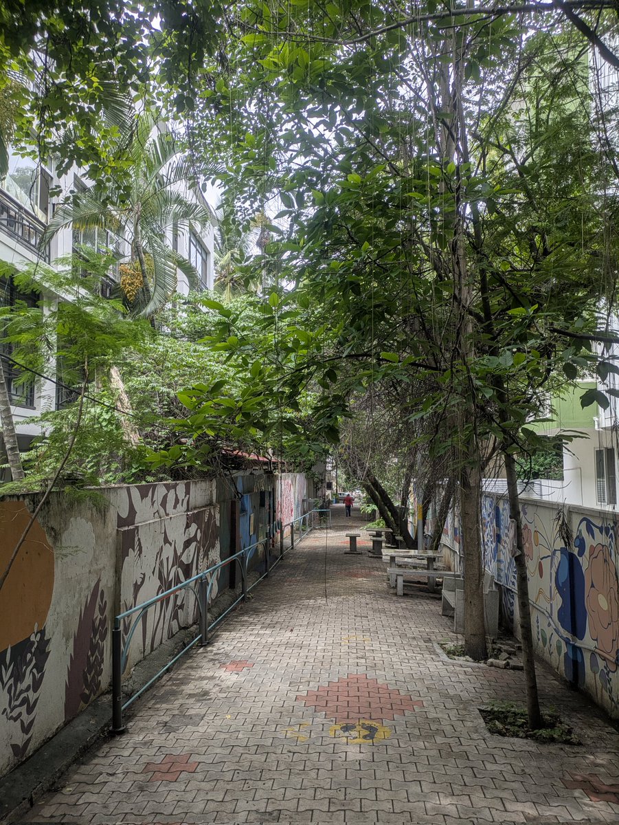 sumukh_ananth's tweet photo. TIL- What a conservatory lane is. https://t.co/e9wJsBPtAY