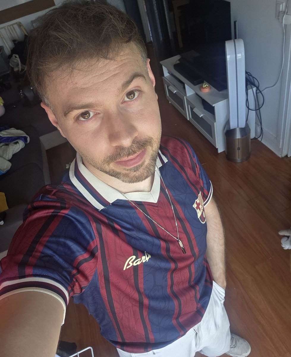 Newtiteuf's tweet photo. Vu de haut on est plus beau il paraît
#LGBTQIAPoliticalPride https://t.co/V17yBk7d54