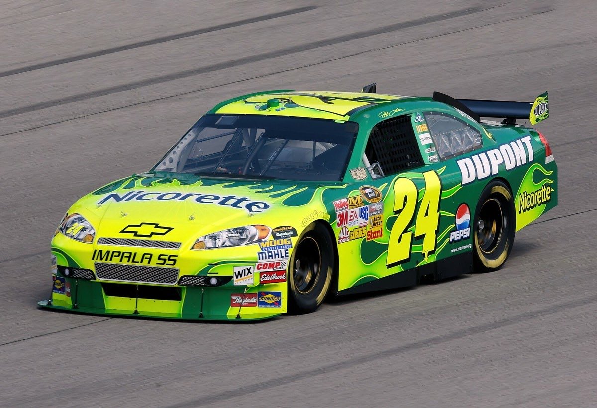 GreenFlagGrid's tweet photo. @DaleJr This was my favorite growing up. Something about the yellow and green flames https://t.co/ugZwYvKmec