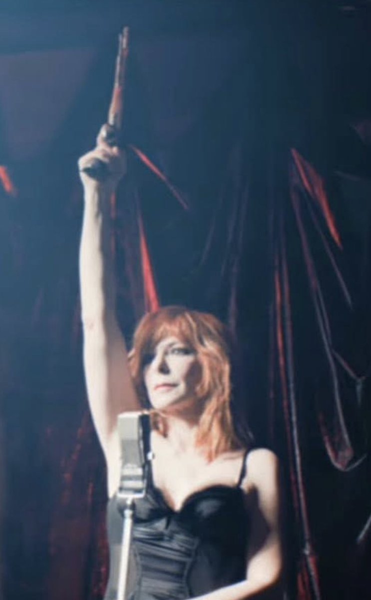floren54's tweet photo. ♡Mon Amour..🧡Mon Wesson, Mon artifice..🎆✨️
🎇La chaleur du canon, c'est comme une symphonie..🤩👄😍
🌈C'est sexy Le ciel..🌞
👭#California..🎵♡
#CestAQuiLeTour..🎶
🎤#MylèneFarmer👩‍🦰💋💖 https://t.co/yP3YCpItW4