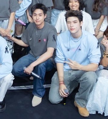 bshixob's tweet photo. เต๋กับเซนต์ ใครเปนตัวโดนกว่ากันวะ https://t.co/IcKf3Y3iFQ