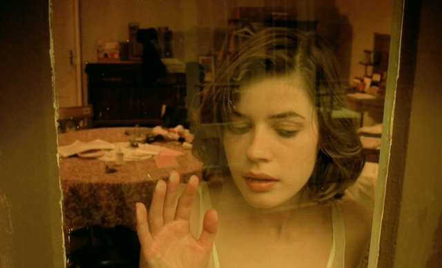 TheCinesthetic's tweet photo. The Double Life of Véronique (1991), dir. Krzysztof Kieślowski https://t.co/Uf6cpljHPz