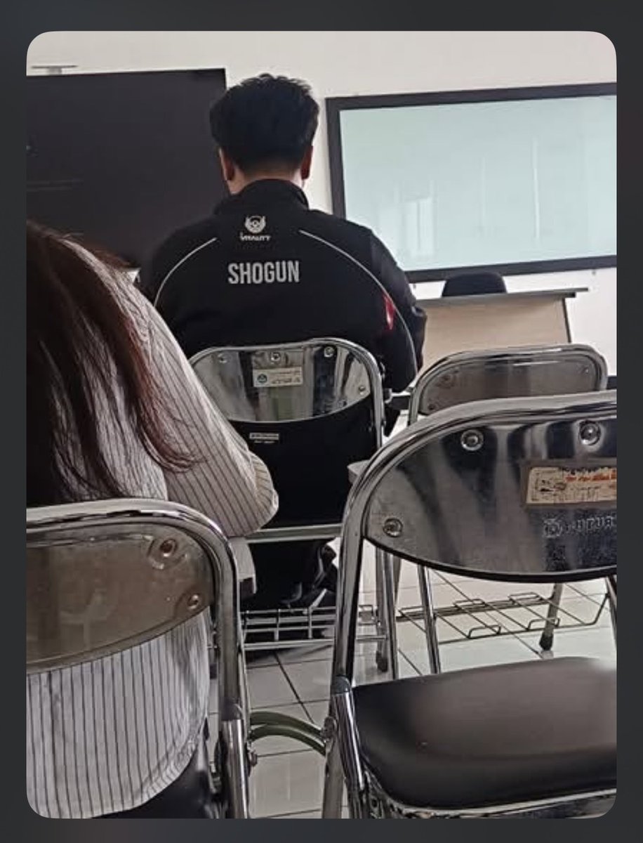 hollydestinyy's tweet photo. Ada pap btr shogun masi rajin kelas dr admin upnvj esports, respect brooo gokil🫡 https://t.co/3P7YIvSTMm
