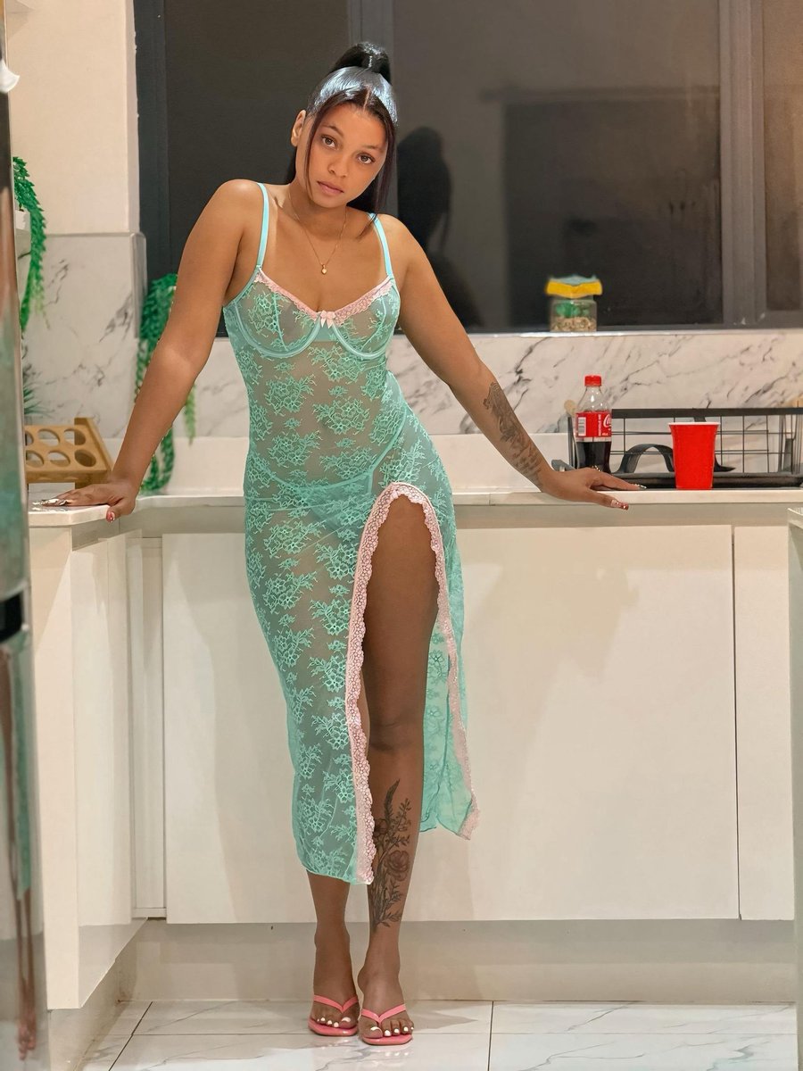 HardTalkZw's tweet photo. If she is now dressing like this because she is not so talented in music, then it's high time she must open onlyfans  accout...Dzakaendep tsika dzedu by winky d https://t.co/KECVmYbauK