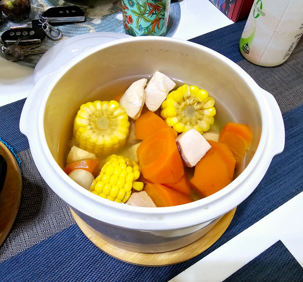 angelasking1's tweet photo. [Late-night snack time just hit different—steaming ramen, warm side dishes, and quiet laughter that feels like a hug.  Nothing beats this small comfort after a long day.]， https://t.co/M6eSfwE8c3