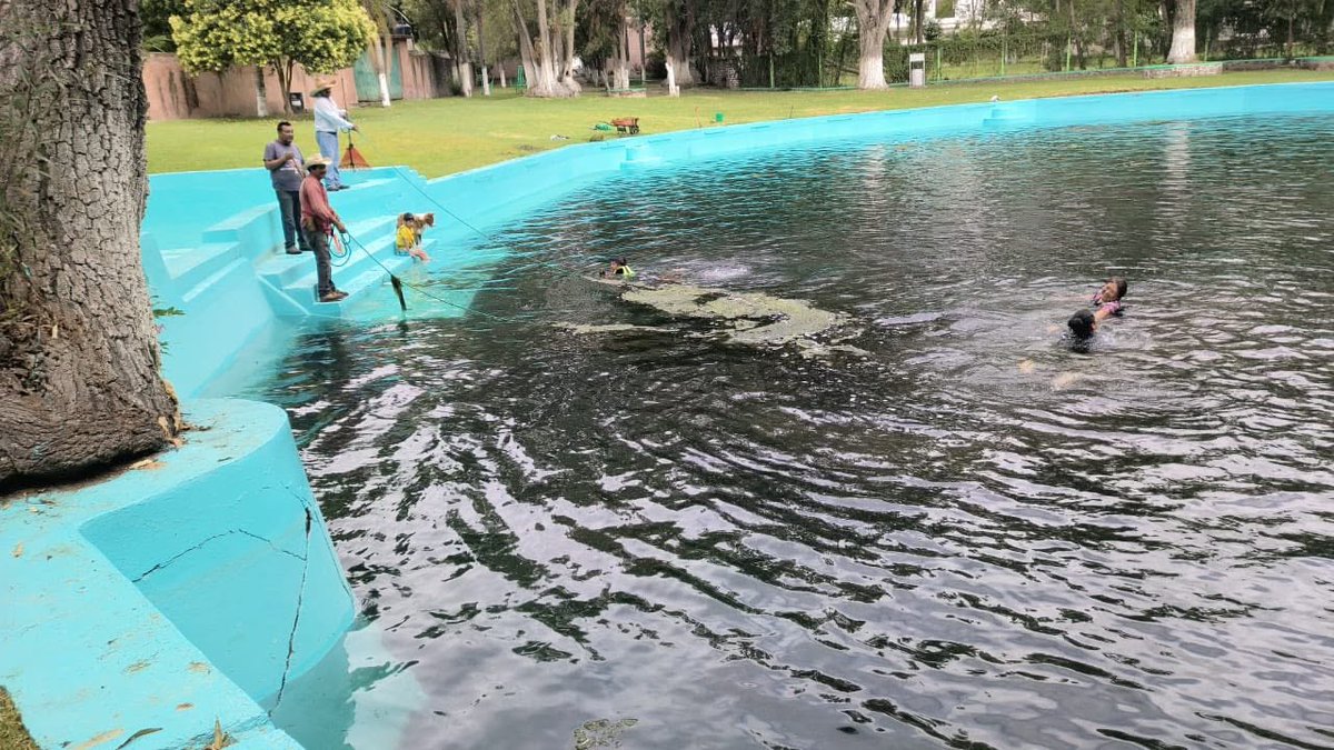 EstadoTrece's tweet photo. Desarrollan labores de mantenimiento e higiene en el Centro Recreativo "El Tanque" de Chapantongo. 🌳🧹💦

El reglamento interno de uso del centro recreativo y los horarios de servicio para el público general durante este fin de semana aquí: 👇

https://t.co/UZEwy4XM5E

#Chapantongo #ServiciosGenerales #EspaciosPúblicos #ElTanque #Estado13
