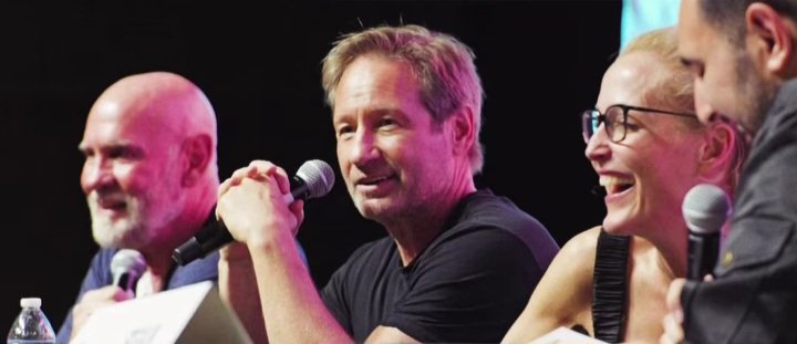 Dani_Auso's tweet photo. Gillian Anderson,  David Duchovny and Mitch Pileggi by Spacecon San. https://t.co/7GY7hWA3G5