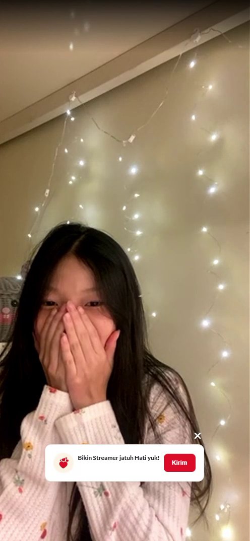 XineNoirluv's tweet photo. [ 🎺 ] Makasih banyak buat live malam ini ce makasih udah nunjukkin betapa centil nya diri mu  #Maxlive https://t.co/lYZNEbTxlJ