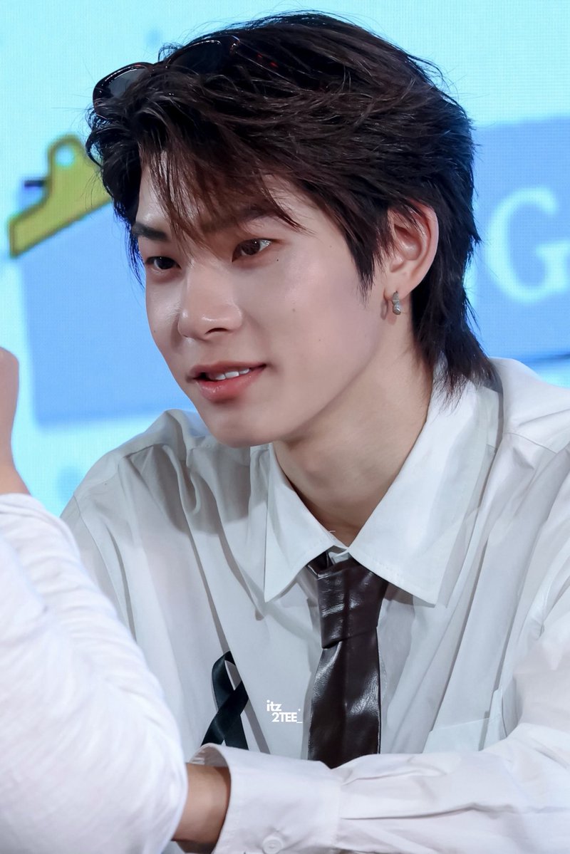 itz2tee__'s tweet photo. 260614 —̳͟͞͞♡  TEETEE  ✨

แว่นคาดหัวด้วย😭😭😭โหหหพี่ตี๋ครับบ

DRESSED WITH TWNPICH 
#YUHENGxTeeTee

@twnpich #twnpich https://t.co/CXnQtcz0aa