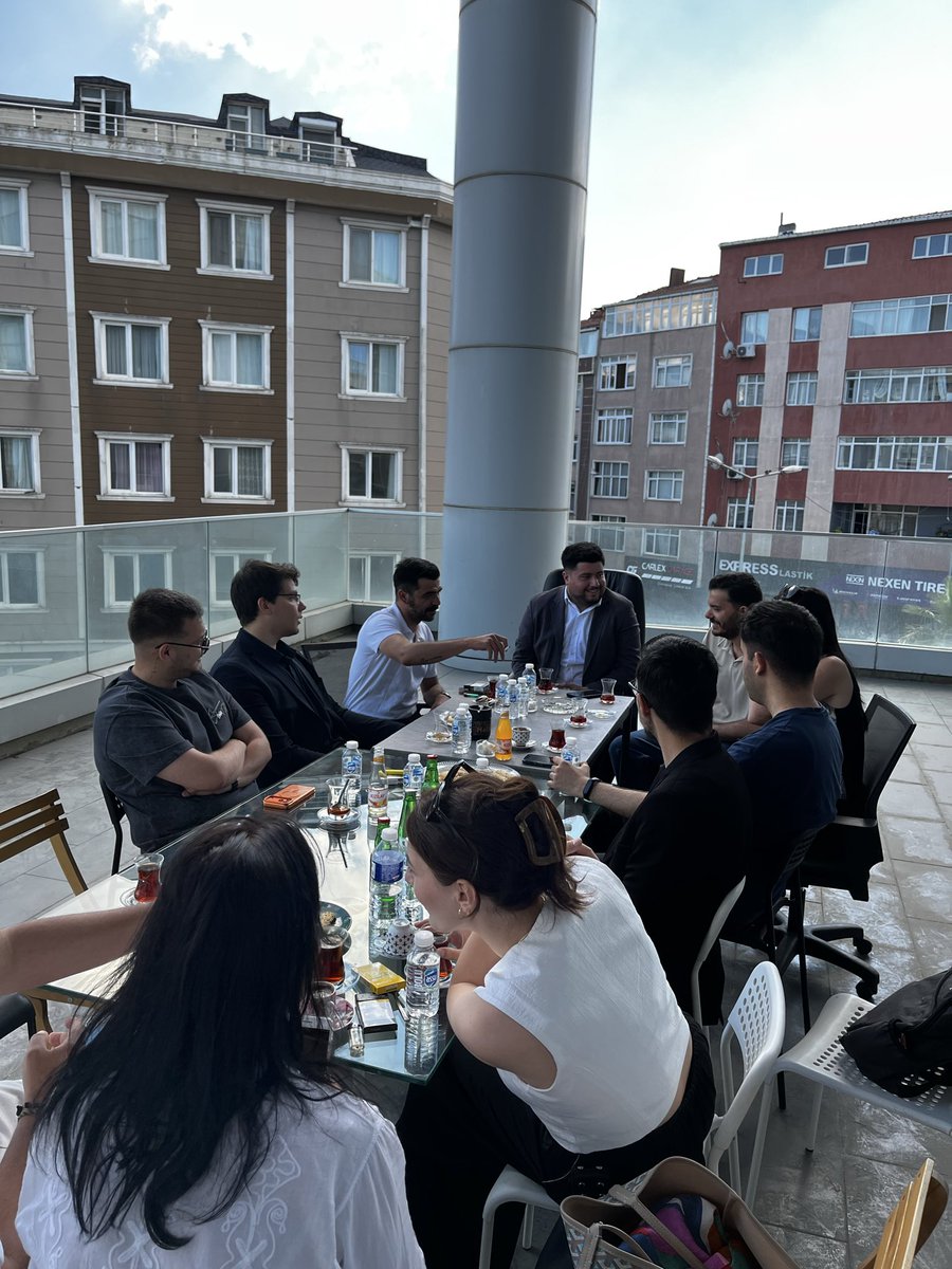 PusulaPlatformu's tweet photo. Platformumuzun Haziran ayı olağan toplantısını yöneticilerimizin katılımıyla gerçekleştirdik. Gündem maddelerini değerlendirerek önümüzdeki dönem çalışmalarımız hakkında istişarelerde bulunduk.
  #pusula #pusulaplatformu https://t.co/s3oexACx2A