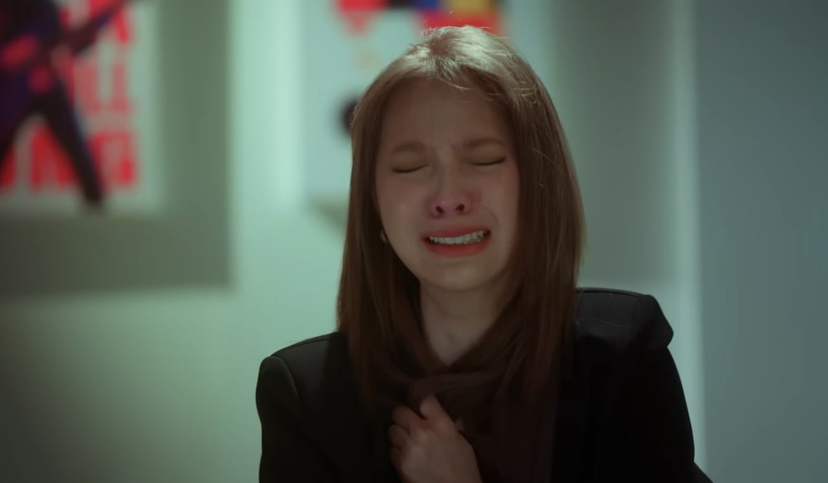 lalwinethinker's tweet photo. uhm i think next week might actually be pure pain... they’re wearing the same outfits in the preview for ep 8 as this soul crushing scene from the trailer &amp; you can see the same blue chair. i think wine is going to reject lal ☹️

EWP SEVENTH EP
#EnemiesWithBenefitsEP7 https://t.co/i6oGCNYEiL