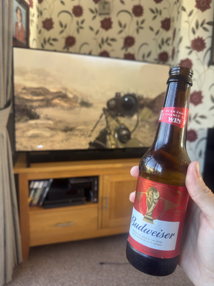 _dantodd's tweet photo. Couple buds and modern warfare 2, happy Sunday https://t.co/W2DHPil79u
