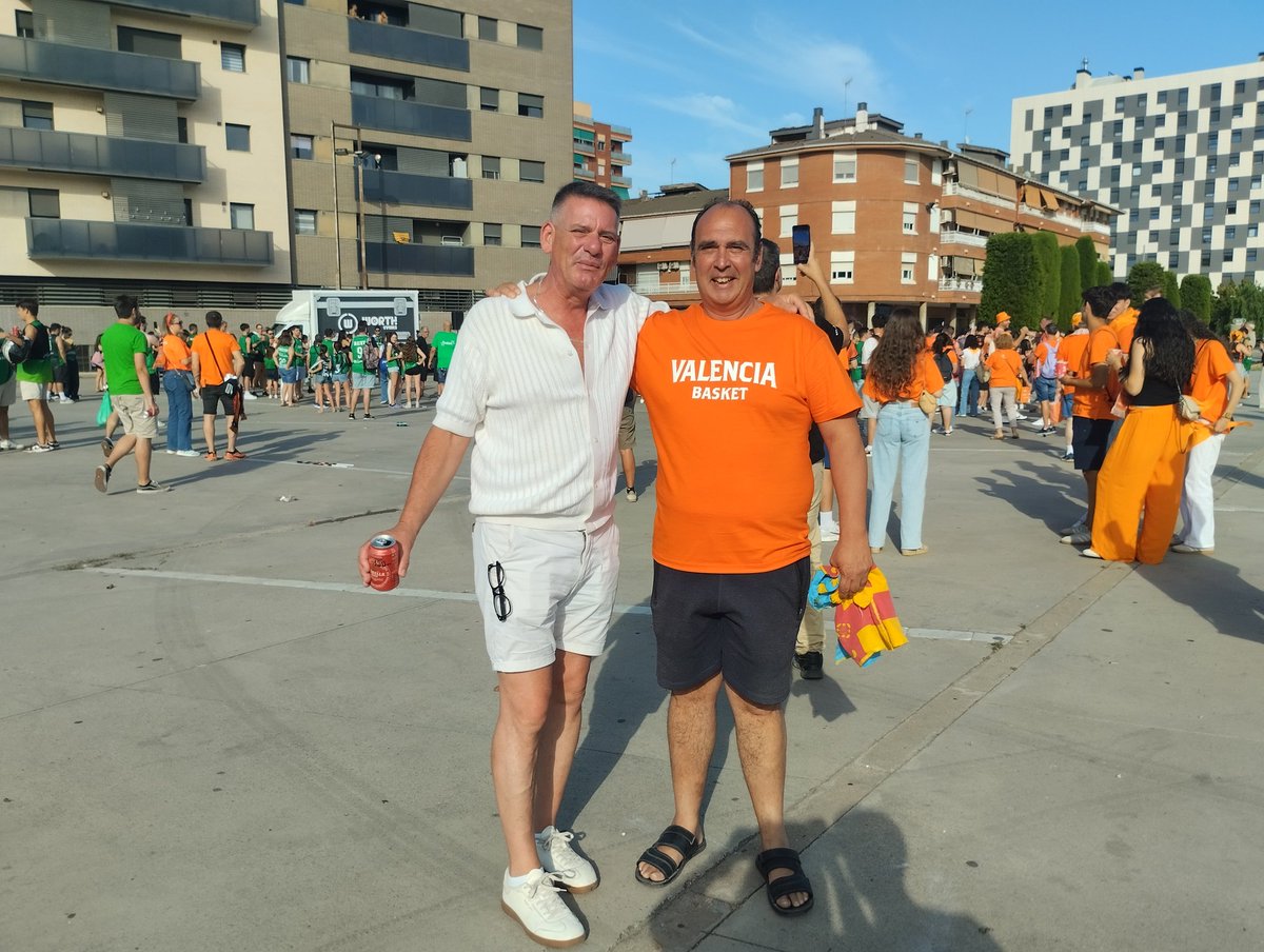 rmoivcf7's tweet photo. Después de 30 años me reencuentro con mi mejor amigo de la Mili https://t.co/BmmOz5NZID