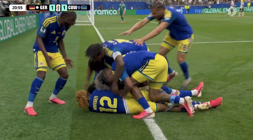 Transfery_'s tweet photo. 💥 🥹 CURACAO STRZELA GOLA NA 1-1 W MECZU Z NIEMCAMI!

Pierwszy, HISTORYCZNY GOL kadry Curacao w Mundialu! 🇨🇼🏆

CO ZA HISTORIA - TO JEST PIŁKA NOŻNA ❤️ https://t.co/gYcY1pSIjf