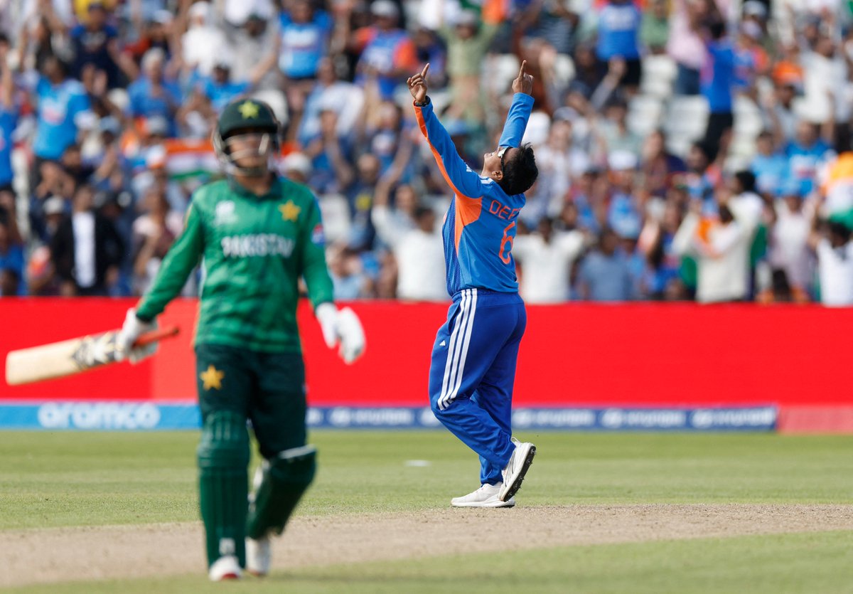CricDat's tweet photo. 💥 India Women make a statement!
Smriti Mandhana's 68 and Deepti Sharma's sensational 5/10 powered India to a 64-run victory over Pakistan Women at ICC WT20WC26.
🇮🇳🏏
https://t.co/qdj1tn1VBW
#INDWvPAKW #ICCWT20WC26 https://t.co/2FK9ebDM5L