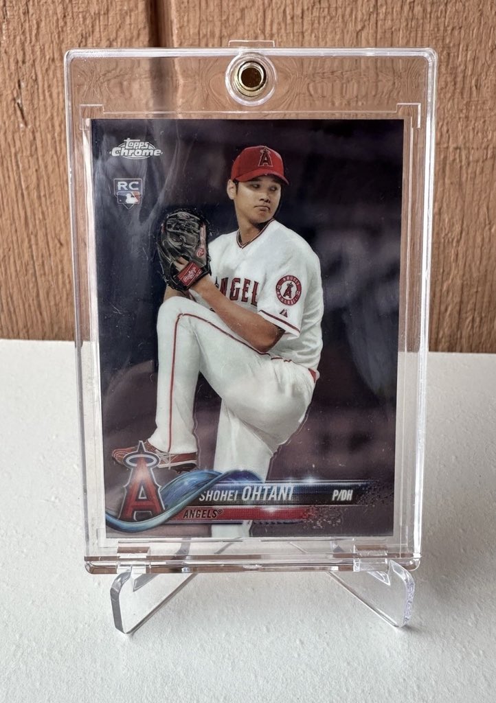 cardsColleqck's tweet photo. @LAcarddude 2018 Topps Chrome - Shohei Ohtani #150 White Jersey (RC)
$225 tracked obo https://t.co/KaL7vH7fke