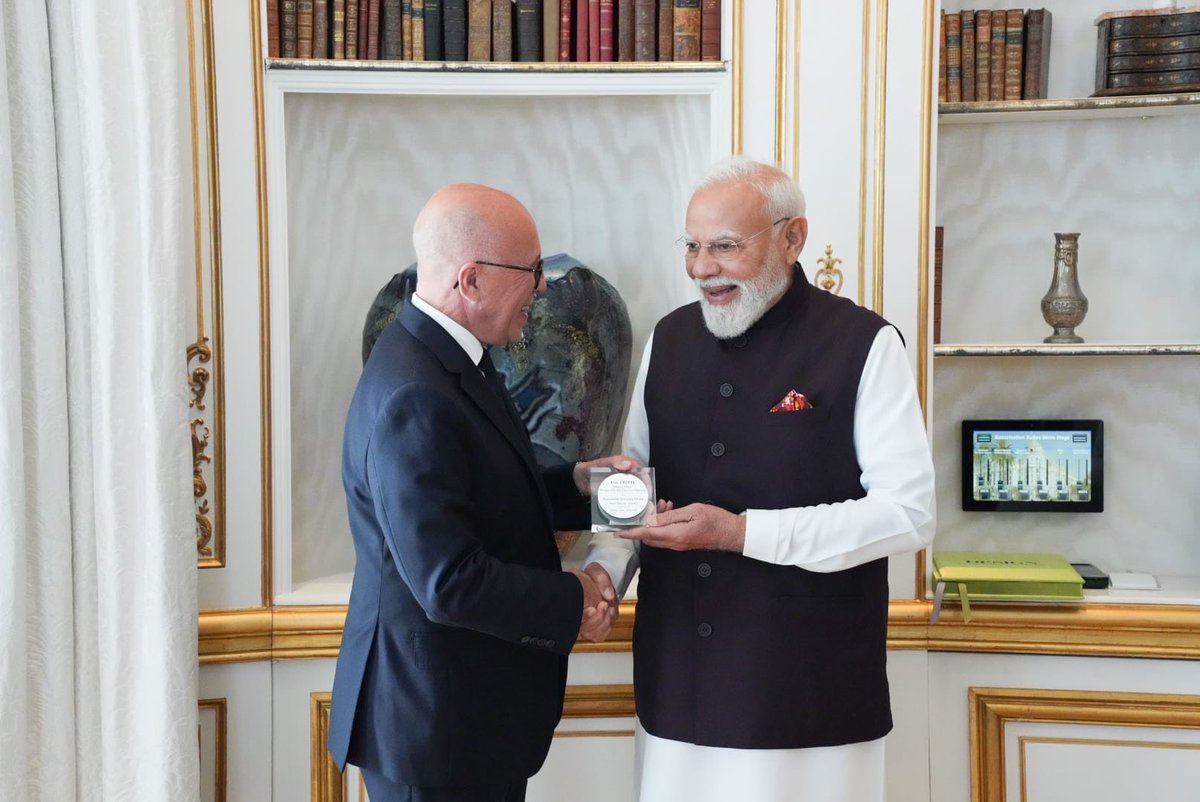 eciotti's tweet photo. Cette rencontre privée avec le Premier ministre Narendra Modi a également été l’occasion de le remercier chaleureusement d’avoir choisi Nice.

Il est ici chez lui. Les Indiens sont toujours les bienvenus dans notre ville.

Nice est ouverte sur le monde, ouverte aux talents, aux investisseurs, aux entrepreneurs et à tous ceux qui veulent construire des partenariats d’avenir. C’est dans cet esprit d’amitié et de confiance que nous souhaitons renforcer nos liens avec l’Inde.