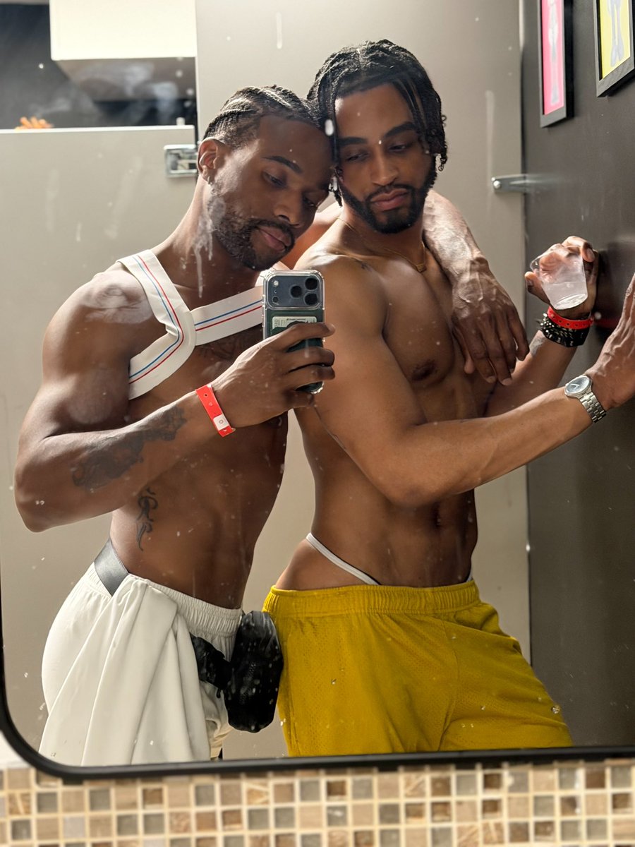 Neyzus__'s tweet photo. Deviant ate me up and spit me out. But me and the bestie look good. 🍑 https://t.co/G624ZIc6q3
