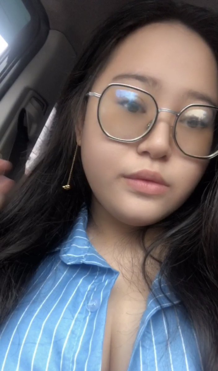 Lavie_iv's tweet photo. Blue stripes &amp; golden hour vibes in the car 🩵✨Just me, my favorite shirt, and zero plans except feeling cute today 😌
#Selfie #CarSelfie #OOTD #GlassesGirl #AsianGirl #LongHairDontCare #InstaDaily #GirlsOfInstagram #Trending #FYP #ExplorePage #buyingcontent #feet https://t.co/fpkEOLGiTX