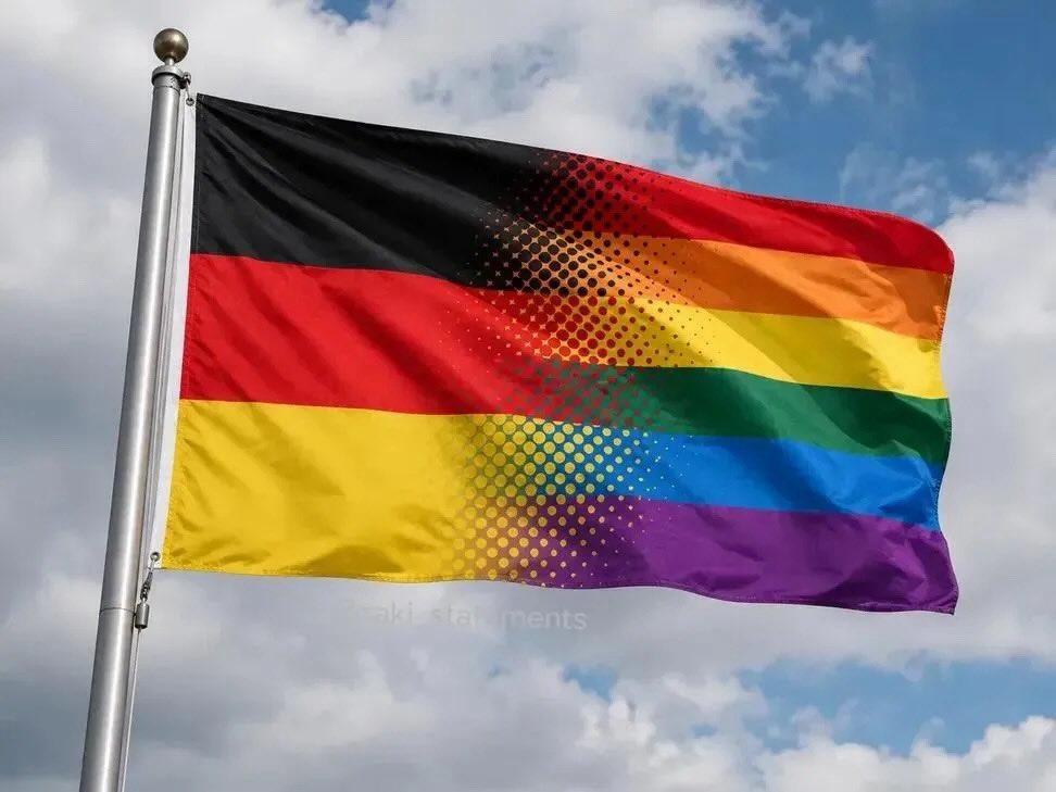 stecki_2_0's tweet photo. Hab gehört, man soll diese schöne Flagge bloß nicht posten, weil sich rechte Gruppen davon sehr angegriffen fühlen! Also macht es mir bitte nicht nach🤗 https://t.co/rB2My7AYAQ