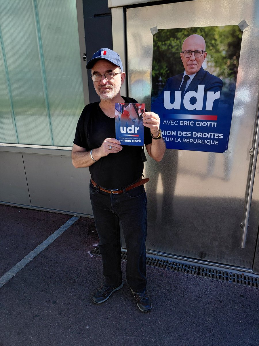 kozelko_eric's tweet photo. Tractage ce dimanche matin avec un tres bon accueil d'une centaine de flyers au marché  de Drancy où  "la concurrence" à disparu depuis les dernières  municipales...🙏🇨🇵
#Uniondesdroites 
#UDR93
#UDR5ecirconscription
#UDRDrancy https://t.co/kn3VNcXZzf