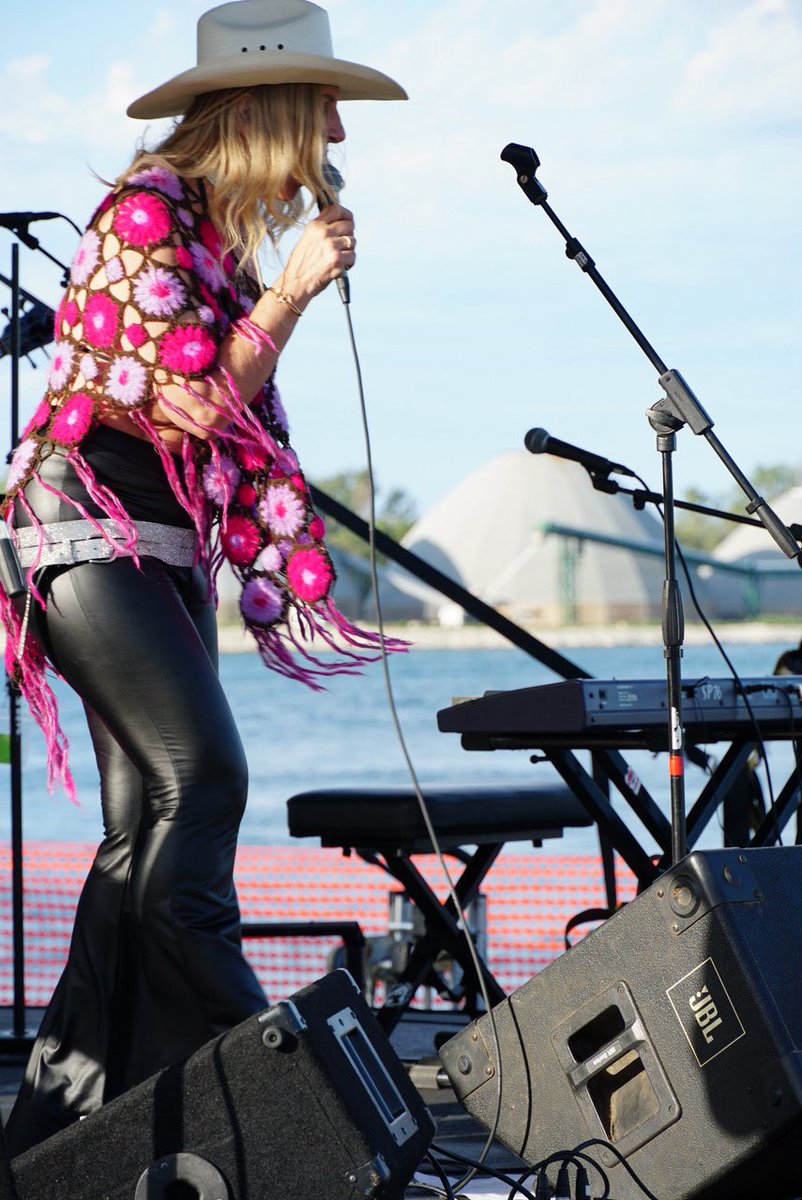 ElizaNeals's tweet photo. Thank you #musiclovers https://t.co/oyKIYarKN3 such a good time putting down the #postmodern #Detroit #Bluesrock on a beautiful Saturday in #PureMichigan #PortHuron 💋 https://t.co/AmupHGsK2H